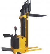 灏柯前移式电动堆高车签约爱味客雪川食品（河