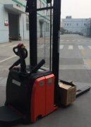 198彩注册灏柯电动平衡重堆高车签约湖北江宸某