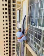 惋惜！空调安装工高空作业时，突发意外