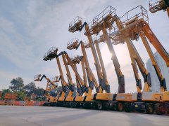 198彩西安高空作业车租自行式还是车载式划算？