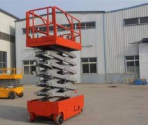 10米高的升降机租赁多少钱？