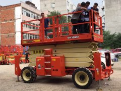 198彩注册西昌升降机租赁都找惠和租赁公司